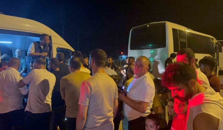 BURSA İL EMNİYET MÜDÜRLÜĞÜ KOORDİNESİNDE, GEMLİK İLÇE EMNİYET MÜDÜRLÜĞÜ’NÜN DE DESTEĞİYLE GEMLİK GENELİNDE YAKLAŞIK 1000 POLİS MEMURUNUN KATILDIĞI GENİŞ KAPSAMLI HUZUR VE ASAYİŞ UYGULAMASI GERÇEKLEŞTİRİLDİ.