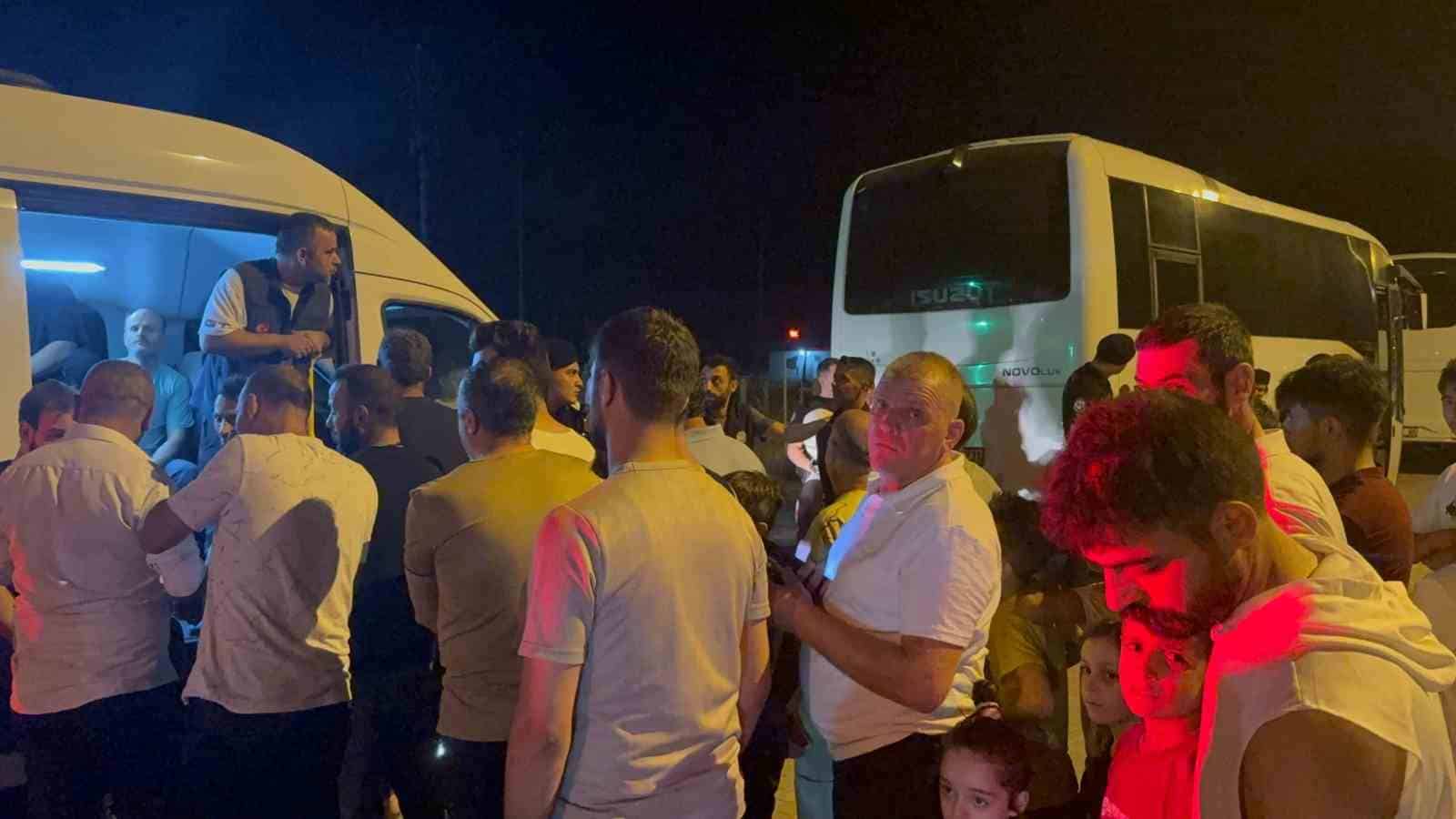 BURSA İL EMNİYET MÜDÜRLÜĞÜ KOORDİNESİNDE, GEMLİK İLÇE EMNİYET MÜDÜRLÜĞÜ’NÜN DE DESTEĞİYLE GEMLİK GENELİNDE YAKLAŞIK 1000 POLİS MEMURUNUN KATILDIĞI GENİŞ KAPSAMLI HUZUR VE ASAYİŞ UYGULAMASI GERÇEKLEŞTİRİLDİ.