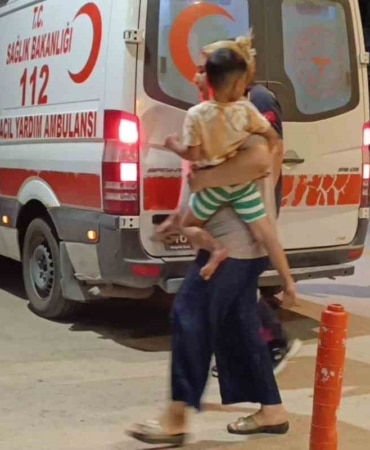 BURSA’NIN İNEGÖL İLÇESİNDE İKİ GRUP ARASINDA ÇIKAN TARTIŞMANIN KAVGAYA DÖNÜŞMESİ SONUCU TÜFEKLE ATEŞ AÇILDI. TÜFEKTEN ÇIKAN SAÇMALAR, BABA VE 4 YAŞINDAKİ OĞLUNA İSABET ETTİ.