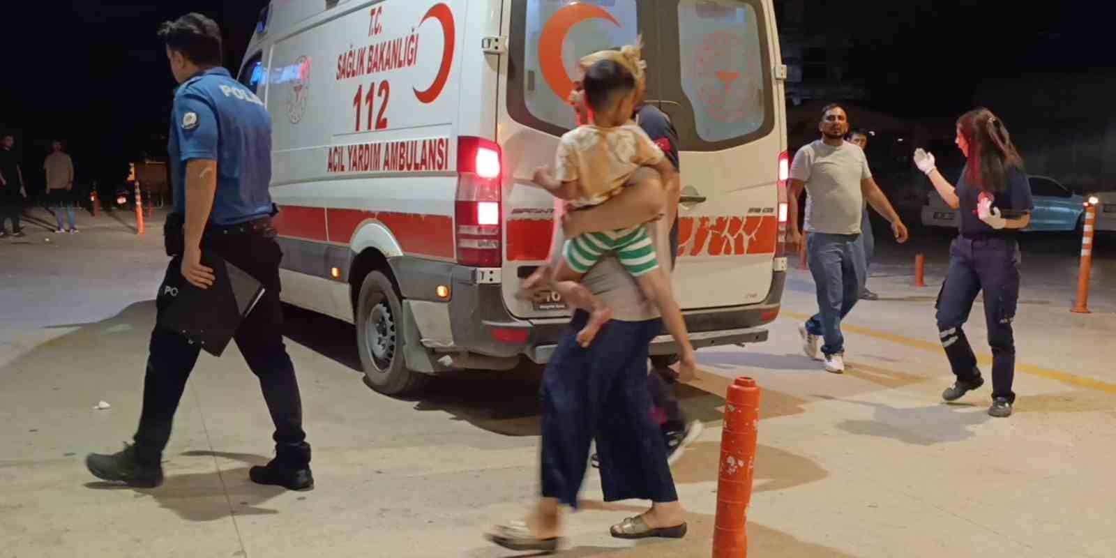 BURSA’NIN İNEGÖL İLÇESİNDE İKİ GRUP ARASINDA ÇIKAN TARTIŞMANIN KAVGAYA DÖNÜŞMESİ SONUCU TÜFEKLE ATEŞ AÇILDI. TÜFEKTEN ÇIKAN SAÇMALAR, BABA VE 4 YAŞINDAKİ OĞLUNA İSABET ETTİ.