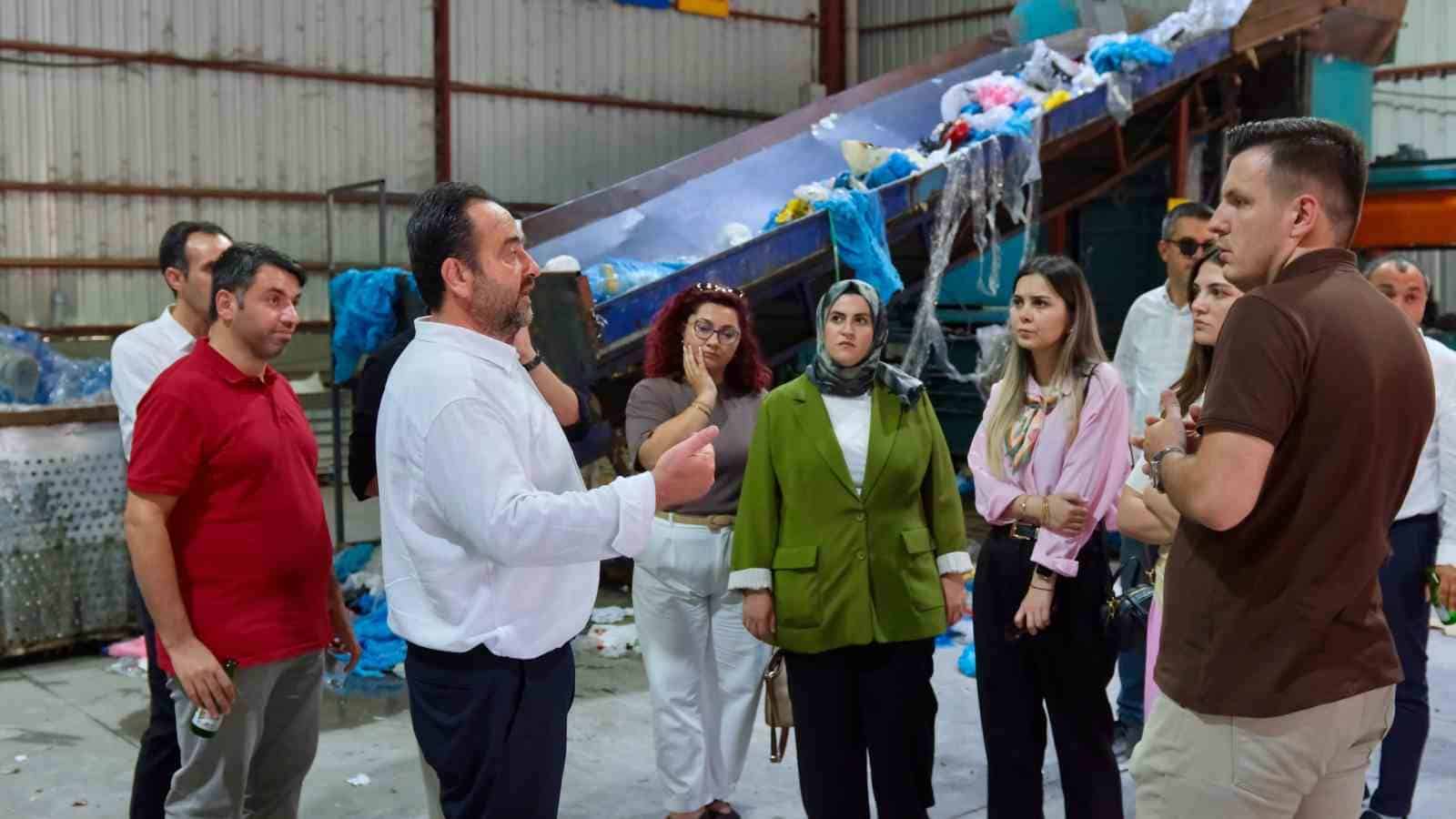 YILDIRIM BELEDİYESİ’NİN ÇEVRE, İKLİM DEĞİŞİKLİĞİ VE SIFIR ATIK ALANINDA HAYATA GEÇİRDİĞİ ÇALIŞMALAR, FARKLI BELEDİYELERE ÖRNEK OLMAYA DEVAM EDİYOR.