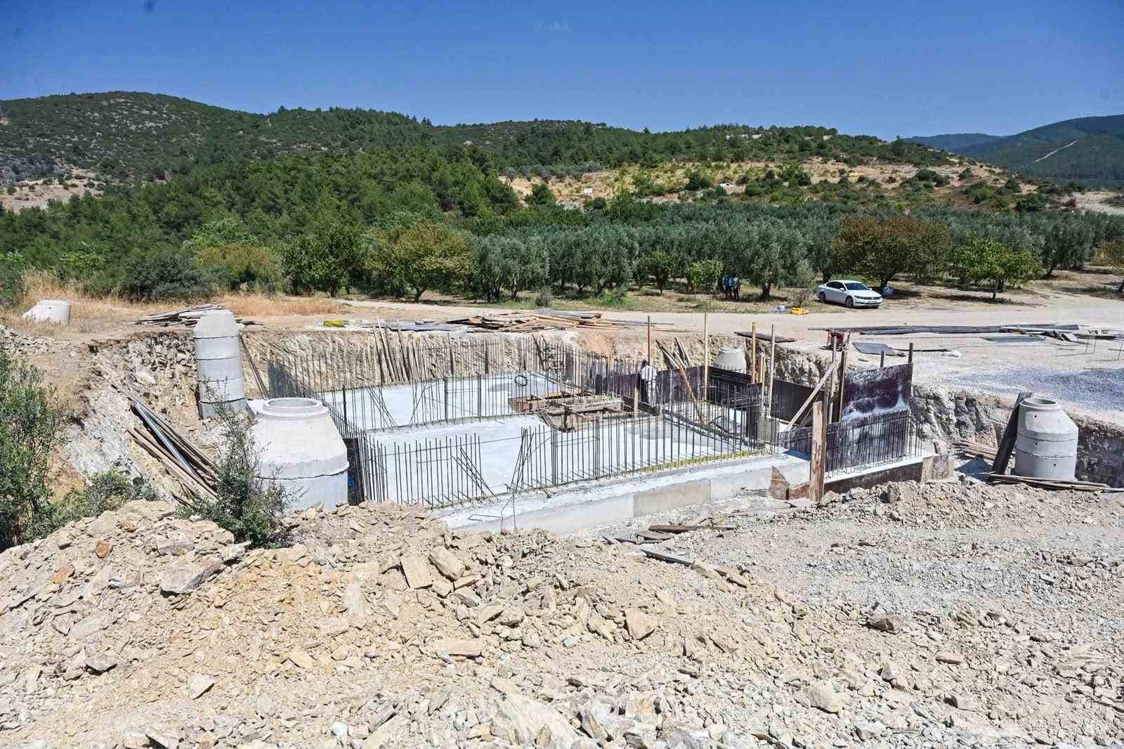 BURSA BÜYÜKŞEHİR BELEDİYESİ, İL GENELİNDE SÜRDÜRDÜĞÜ İÇME SUYU ARZ GÜVENLİĞİ YATIRIMLARI KAPSAMINDA İZNİK VE ORHANGAZİ İLÇELERİNE YENİ SU DEPOSU KAZANDIRMA ÇALIŞMALARINA HIZ VERDİ.