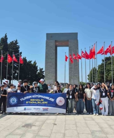 YILDIRIM BELEDİYESİ, GENÇLERİ ÇANAKKALE’NİN TARİHİ VE MANEVİ ATMOSFERİYLE BULUŞTURDU.