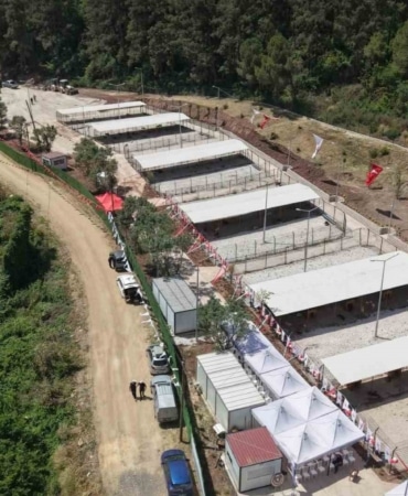 BURSA HAYVAN HAKLARI PLATFORMU, GEMLİK BELEDİYESİ TARAFINDAN AÇILAN HAYVAN YAŞAM ALANI'NIN AÇILIŞIN ARDINDAN VATANDAŞ VE GÖNÜLLÜ ZİYARETİNE KAPATILDIĞINI BELİRTEREK TEPKİ GÖSTERDİ.