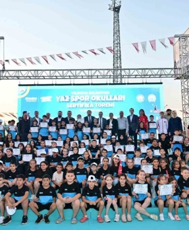 YILDIRIM BELEDİYESİ'NİN ÇOCUKLARIN YAZ TATİLİNİ VERİMLİ ŞEKİLDE GEÇİRMELERİ İÇİN DÜZENLEDİĞİ YAZ SPOR OKULLARI, SERTİFİKA TÖRENİ İLE SONA ERDİ.