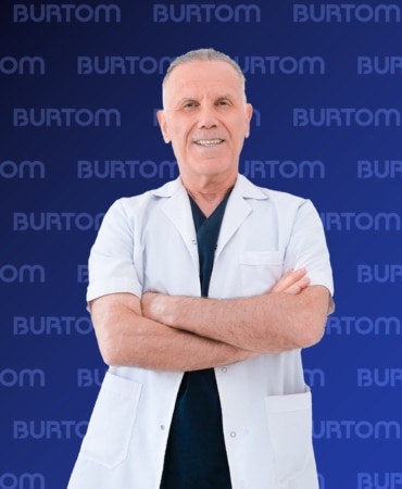 BURTOM KONUR CERRAHİ TIP MERKEZİ KULAK BURUN BOĞAZ UZMANI OP. DR. ABDULLAH GÜNEN, ÇEŞİTLİ SEBEPLERE DAYANAN AĞIZ KOKUSUNUN KİŞİDE PSİKOLOJİK RAHATSIZLIKLARA BİLE NEDEN OLABİLECEĞİNİ BELİRTTİ.