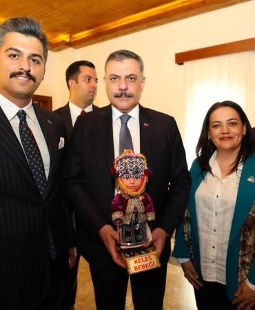 DAĞDER’DEN İÇİŞLERİ BAKANI MUSTAFA ÇİFTÇİ’YE ANLAMLI HEDİYE: KELES BEBEĞİ