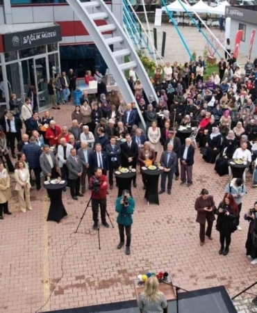 NİLÜFER BELEDİYE TARAFINDAN BU YIL ÜÇÜNCÜSÜ DÜZENLENEN "NİLÜFER HALK SAĞLIĞI GÜNLERİ", 3-4-5 EYLÜL TARİHLERİNDE NİLÜFER BELEDİYESİ DR. CEYHUN İRGİL SAĞLIK MÜZESİ’NDE GERÇEKLEŞECEK. ÜCRETSİZ SAĞLIK TARAMALARINDAN BİLGİLENDİRİCİ ATÖLYELERE, UZMAN SÖYLEŞİLERİNDEN ÇOCUKLAR İÇİN EĞİTİCİ ETKİNLİKLERE KADAR GENİŞ BİR PROGRAM BURSALILARI BEKLİYOR.