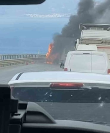 BURSA’DA KAMYONET ALEV TOPUNA DÖNDÜ