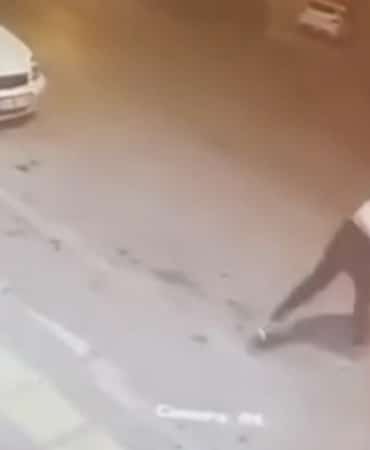 SÖZLÜ TARTIŞMA BÜYÜDÜ, YUMRUKLAR HAVADA UÇUŞTU
