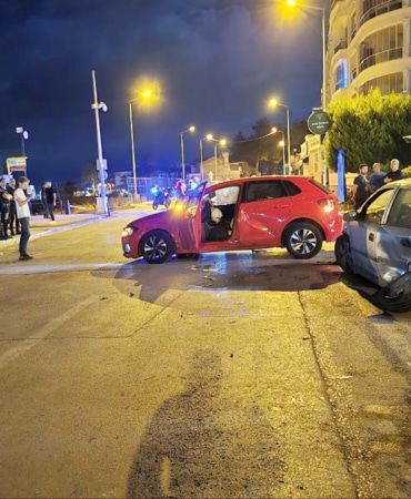 MUDANYA İLÇESİNDE İKİ OTOMOBİLİN ÇARPIŞMASI SONUCU 4 KİŞİ YARALANDI