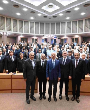 BTSO İLE YÖK, BURSA’YI UYGULAMANIN PİLOT MERKEZLERİNDEN BİRİ YAPARAK ÖĞRENCİLERİN EĞİTİM DÖNEMLERİNİ DOĞRUDAN İŞLETMELERDE GEÇİRMESİNİ SAĞLAYACAK KRİTİK İŞ BİRLİĞİ PROTOKOLÜNÜ HAYATA GEÇİRDİ