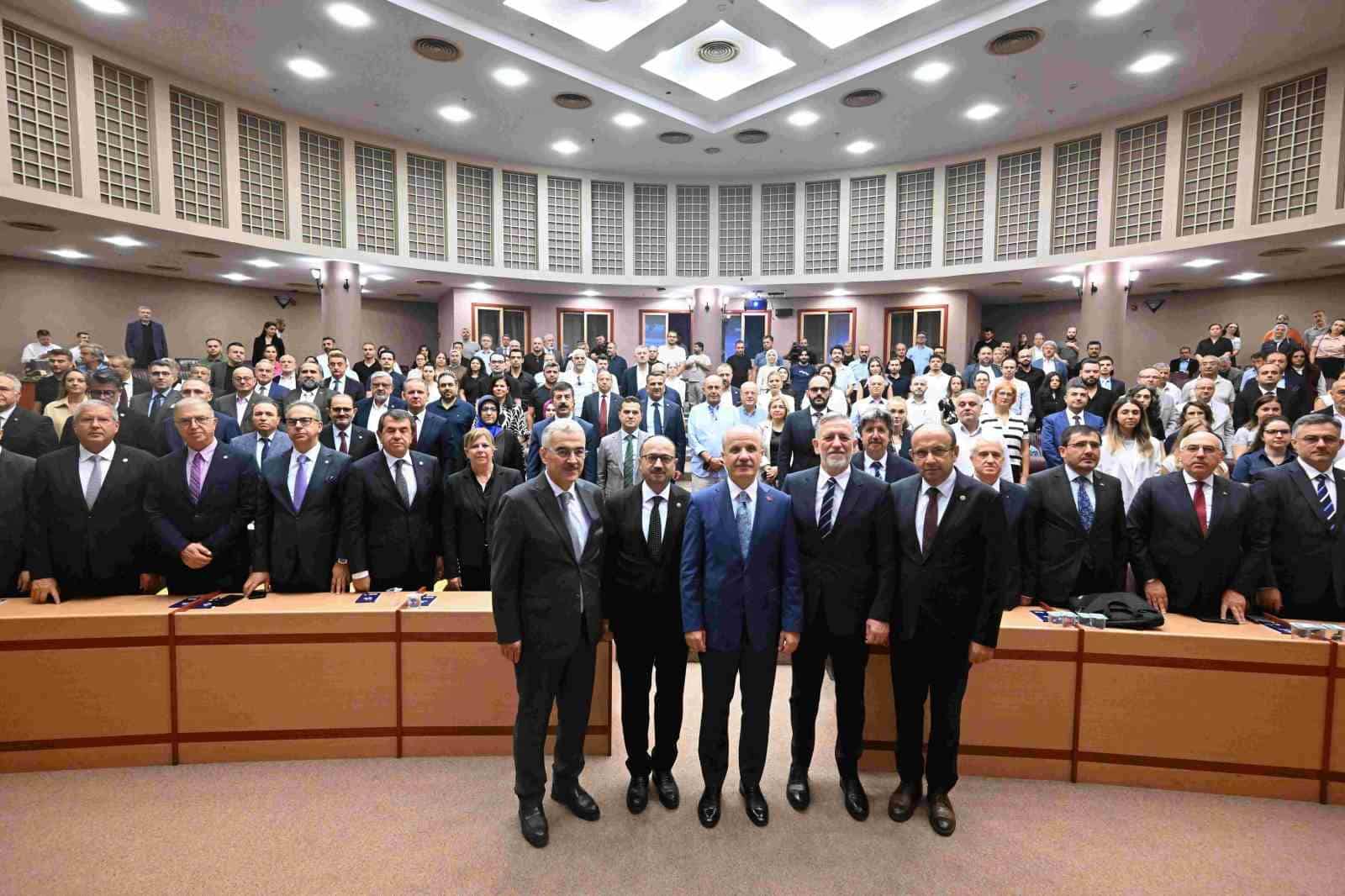 BTSO İLE YÖK, BURSA’YI UYGULAMANIN PİLOT MERKEZLERİNDEN BİRİ YAPARAK ÖĞRENCİLERİN EĞİTİM DÖNEMLERİNİ DOĞRUDAN İŞLETMELERDE GEÇİRMESİNİ SAĞLAYACAK KRİTİK İŞ BİRLİĞİ PROTOKOLÜNÜ HAYATA GEÇİRDİ