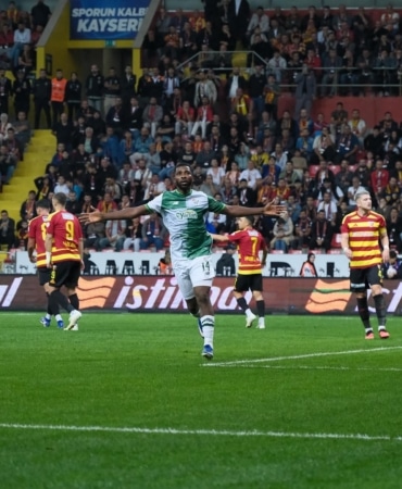 BURSASPOR’UN SEZON BAŞINDA İSKOÇ DEVİ CELTİC’TEN KADROSUNA KATTIĞI NİJERYALI YILDIZ KELECHİ IHEANACHO, TRENDYOL 1. LİG’DE FORMA GİYDİĞİ İLK 4 MAÇIN TAMAMINDA GOL ATARAK MUAZZAM BİR BAŞLANGICA İMZA ATTI.