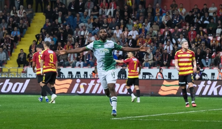 BURSASPOR’UN SEZON BAŞINDA İSKOÇ DEVİ CELTİC’TEN KADROSUNA KATTIĞI NİJERYALI YILDIZ KELECHİ IHEANACHO, TRENDYOL 1. LİG’DE FORMA GİYDİĞİ İLK 4 MAÇIN TAMAMINDA GOL ATARAK MUAZZAM BİR BAŞLANGICA İMZA ATTI.