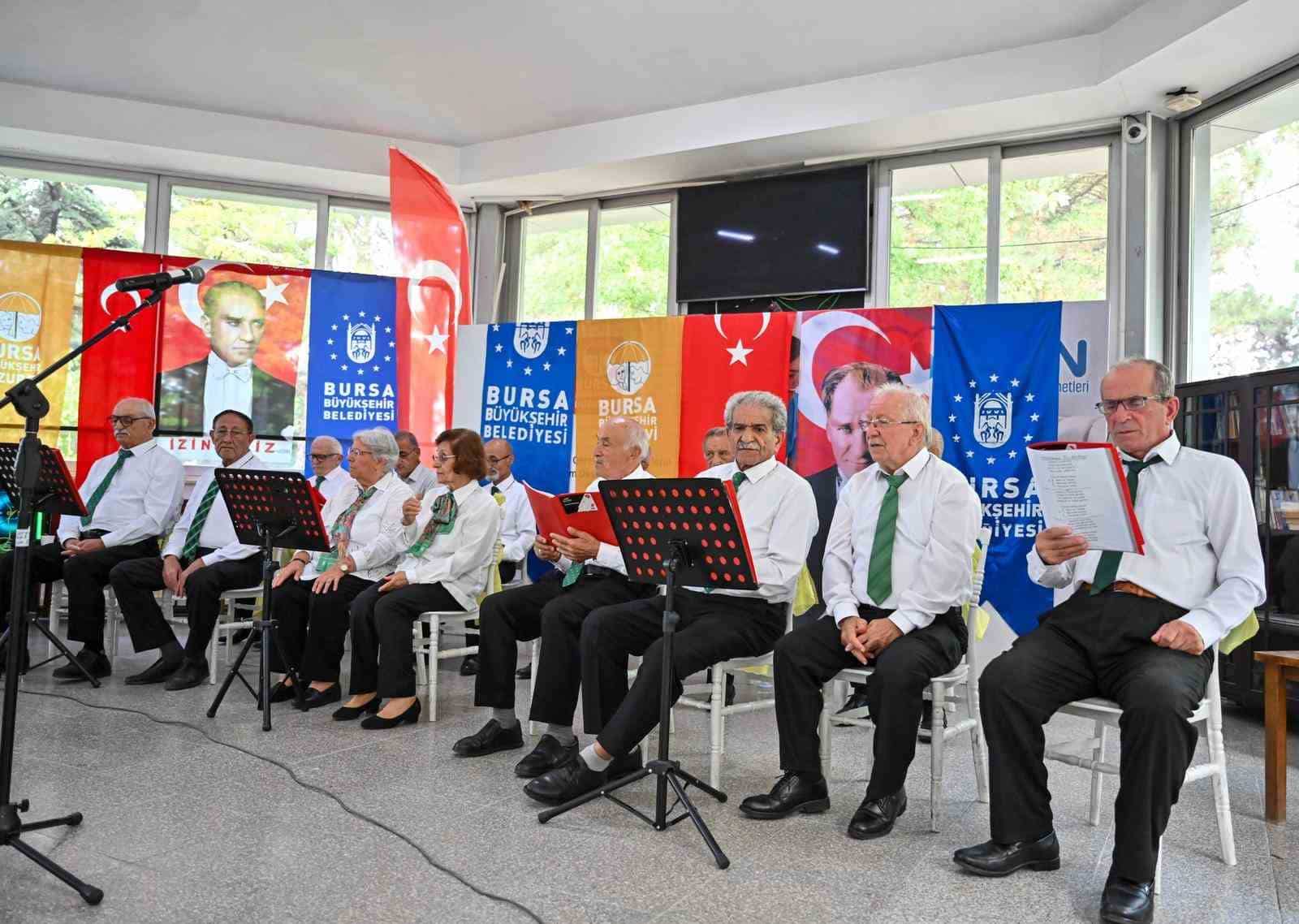 BURSA BÜYÜKŞEHİR BELEDİYESİ, 30 AĞUSTOS ZAFER BAYRAMI COŞKUSUNU KENT SATHINA YAYDIĞI ETKİNLİKLER KAPSAMINDA HUZUREVİ SAKİNLERİ İÇİN DE ÖZEL BİR PROGRAM DÜZENLEDİ.