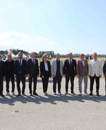 BURSA BÜYÜKŞEHİR BELEDİYESİ, 30 AĞUSTOS ZAFER BAYRAMI ETKİNLİKLERİ KAPSAMINDA YUNUSELİ HAVALİMANI’NDA ORGANİZE ETTİĞİ ‘HAVACILIK ŞÖLENİ’ İLE HAVACILIK TUTKUNLARINI ZAFER COŞKUSUNA ORTAK ETTİ.