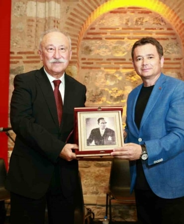 USTA OYUNCU ALTAN ERKEKLİ OSMANGAZİ’DE "BİR MEMLEKET HİKAYESİ" ANLATTI