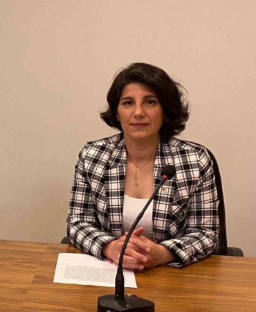 BURSA VETERİNER HEKİMLER ODASI BAŞKANI VETERİNER HEKİM MELİKE BAYSAL, BURSA'NIN ORHANELİ İLÇESİNE BAĞLI KARINCALI MAHALLESİNDEKİ BİR DÜĞÜN ORGANİZASYONUNDA İKRAM EDİLEN TAVUKLU PİLAVIN ARDINDAN ÇOK SAYIDA KİŞİNİN RAHATSIZLANMASI, TOPLU YEMEK ORGANİZASYONLARINDA GIDA GÜVENLİĞİNİN ÖNEMİNİ BİR KEZ DAHA GÜNDEME GETİRDİ.