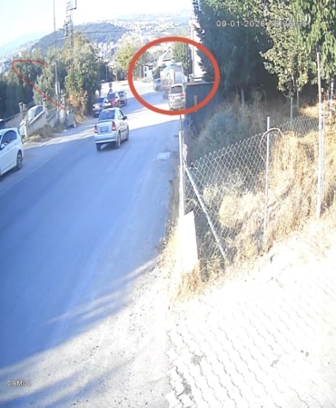 KAMYON İKİ ARACI BİÇİP BAHÇEYE UÇTU, O ANLAR KAMERADA
