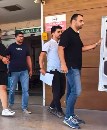 EMNİYETTEKİ İŞLEMLERİNİN ARDINDAN ZANLILAR ADLİYEYE SEVK EDİLDİ.