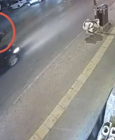 BURSA’DA ÖNÜNE ÇIKAN OTOMOBİLE DURAMAYARAK BÖYLE ÇAPRTI