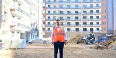 YILDIRIM BELEDİYESİ’NİN ÖRNEK DÖNÜŞÜM HAMLELERİNDEN OLAN ULUS KENTSEL DÖNÜŞÜM PROJESİ’NDE ÇALIŞMALAR TÜM HIZIYLA SÜRÜYOR. ÇEVRE DOSTU UYGULAMALARIYLA ÖNE ÇIKAN PROJE, ENERJİ VE SU İHTİYACINI KENDİ BÜNYESİNDE KARŞILAYACAK.