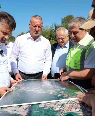 BURSA BÜYÜKŞEHİR BELEDİYESİ BAŞKAN VEKİLİ ŞAHİN BİBA, KARACABEY İLÇESİNDE BÜYÜKŞEHİR BELEDİYESİ TARAFINDAN YAPIMI TAMAMLANAN VE İMALATI DEVAM EDEN YATIRIMLARI YERİNDE İNCELEDİ. BAŞKAN VEKİLİ BİBA, YATIRIMLARIN KARACABEY’İN GELİŞİMİNE KATKI SUNACAĞINI VURGULADI.