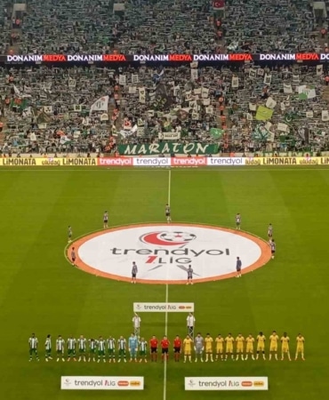 BURSASPOR, İSTANBULSPOR'U 4-0 MAĞLUP EDEREK PUANINI 12'YE YÜKSELTTİ.