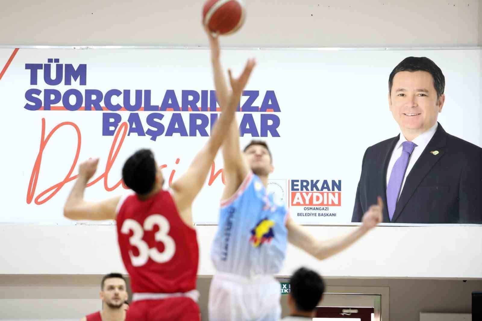 OSMANGAZİ BELEDİYESİ 18. FİNAL BASKETBOL TURNUVASI, TÜRKİYE BASKETBOL LİGİ’NİN GÜÇLÜ EKİPLERİNİ AYNI PARKEDE BULUŞTURURKEN, ÜÇ GÜN SÜRECEK HEYECAN DOLU KARŞILAŞMALARIN DA STARTINI VERDİ.
