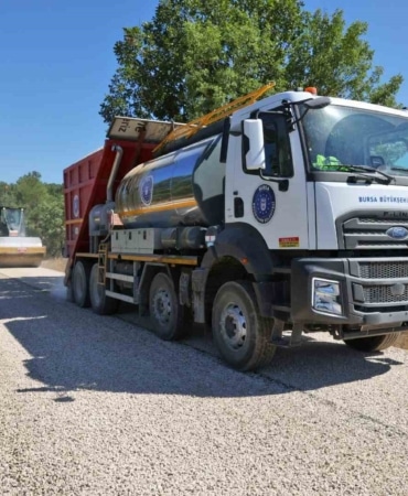 BURSA BÜYÜKŞEHİR BELEDİYESİ, İL GENELİNDE ULAŞIM AĞINI GÜÇLENDİRME PLANLAMASI DAHİLİNDE GEMLİK, MUSTAFAKEMALPAŞA, ORHANELİ VE ORHANGAZİ’DE TOPLAM 32,5 KİLOMETRELİK GÜZERGAHTA YOL YENİLEME ÇALIŞMALARINDA YENİ ETABA GEÇTİ.