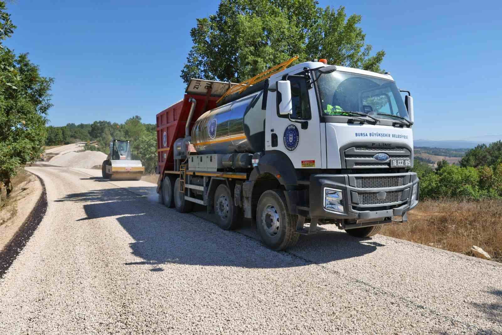 BURSA BÜYÜKŞEHİR BELEDİYESİ, İL GENELİNDE ULAŞIM AĞINI GÜÇLENDİRME PLANLAMASI DAHİLİNDE GEMLİK, MUSTAFAKEMALPAŞA, ORHANELİ VE ORHANGAZİ’DE TOPLAM 32,5 KİLOMETRELİK GÜZERGAHTA YOL YENİLEME ÇALIŞMALARINDA YENİ ETABA GEÇTİ.