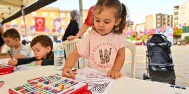 BURSA BÜYÜKŞEHİR BELEDİYESİ, YAZ BOYUNCA 7’DEN 70’E BURSALILARI KÜLTÜR, SANAT VE EĞLENCE İLE BULUŞTURDUĞU ORGANİZASYONLARINA BİR YENİSİ EKLEYEREK NİLÜFER’DE ‘ÇOCUK ŞENLİĞİ’ DÜZENLEDİ.