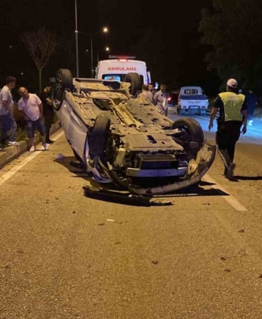 KAMYONETLE ÇARPIŞAN OTOMOBİL TAKLA ATTI : 2 YARALI