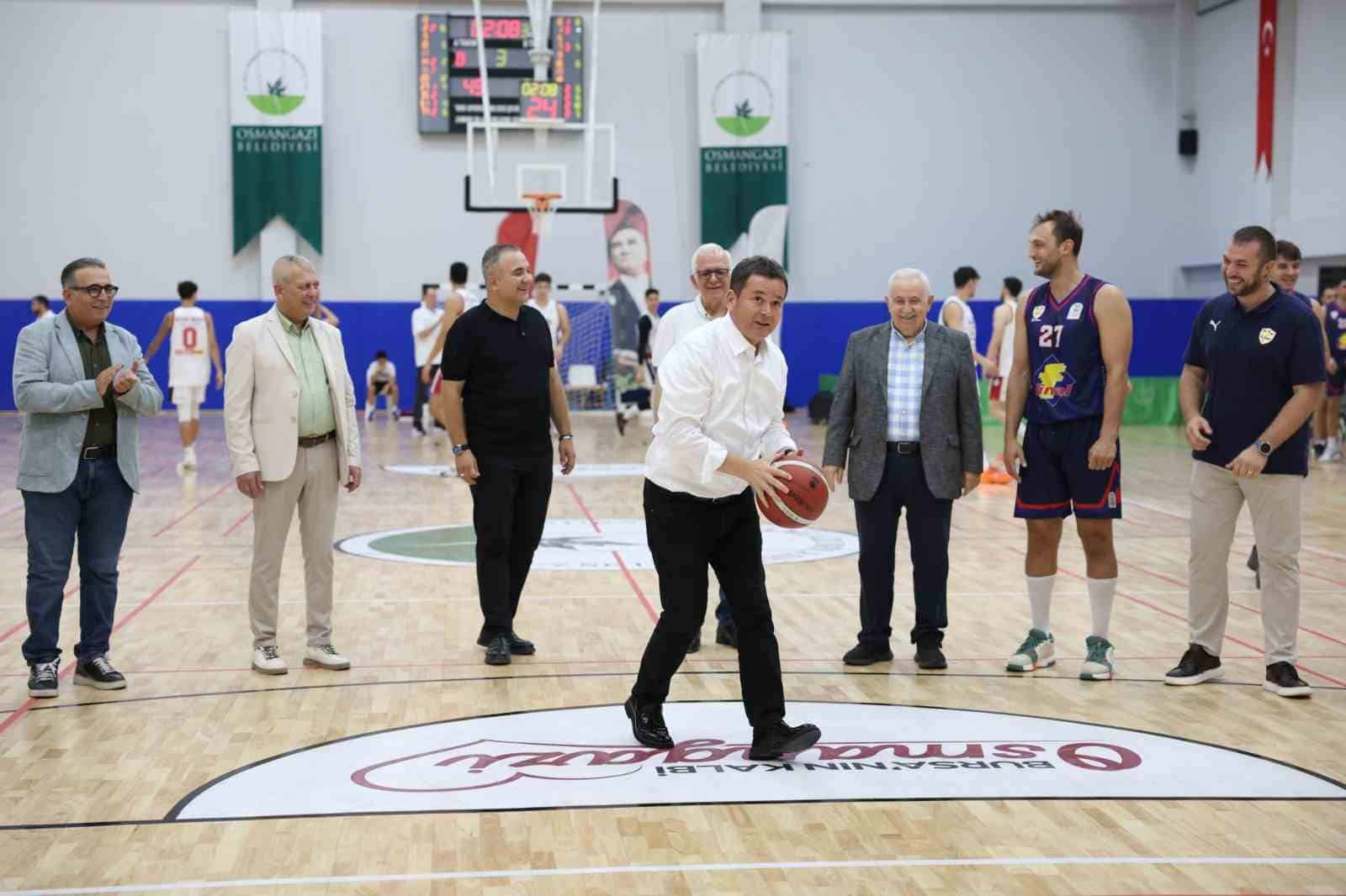 OSMANGAZİ BELEDİYESİ’NİN EV SAHİPLİĞİNDE DÜZENLENEN 18. FİNAL BASKETBOL TURNUVASI, DİKKALDIRIM SPOR SALONU’NDA GERÇEKLEŞTİRİLDİ.