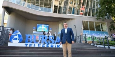 BURSA'DA YILDIRIM BELEDİYESİ, İLÇEDEKİ 4 BİN KADIN VE ÇOCUĞU TELEFERİKLE ULUDAĞ’A ÇIKARARAK UNUTULMAZ BİR GÜN YAŞATACAK. YILDIRIM BELEDİYE BAŞKANI OKTAY YILMAZ; YILDIRIM’I KADINLARIN KENDİLERİNİ DAHA DEĞERLİ, DAHA GÜÇLÜ VE DAHA MUTLU HİSSETTİĞİ BİR ŞEHİR HALİNE GETİRMEK İÇİN ÇALIŞTIKLARINI İFADE ETTİ.