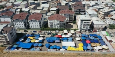 OSMANGAZİ’DE YAŞAYAN VATANDAŞLARIN MUTLU, HUZURLU VE KONFORLU BİR ŞEKİLDE ALIŞVERİŞ YAPABİLMESİ İÇİN İLÇEDEKİ PAZAR ALANLARININ SAYISINI HER GEÇEN GÜN ARTIRAN OSMANGAZİ BELEDİYESİ, BİR PAZAR ALANINI DAHA HİZMETE AÇTI.
