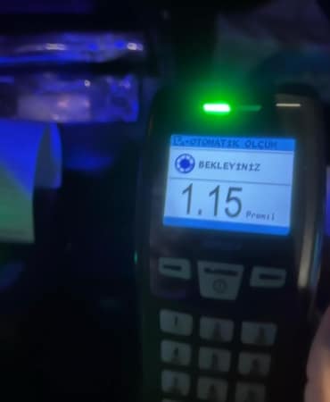BURSA’NIN MUDANYA İLÇESİNDE OTOMOBİLİN MOTOSİKLETE ÇARPMASI SONUCU MEYDANA GELEN KAZADA 1 KİŞİ YARALANDI. KAZAYA KARIŞAN OTOMOBİL SÜRÜCÜSÜNÜN 1,15 PROMİL ALKOLLÜ OLDUĞU BELİRLENDİ.