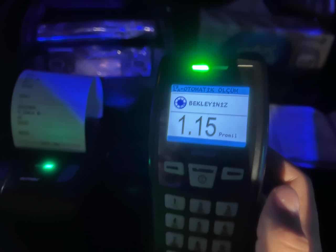 BURSA’NIN MUDANYA İLÇESİNDE OTOMOBİLİN MOTOSİKLETE ÇARPMASI SONUCU MEYDANA GELEN KAZADA 1 KİŞİ YARALANDI. KAZAYA KARIŞAN OTOMOBİL SÜRÜCÜSÜNÜN 1,15 PROMİL ALKOLLÜ OLDUĞU BELİRLENDİ.