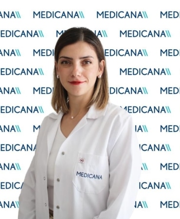 TEKNOLOJİNİN HIZLA GELİŞMESİ HAYATI KOLAYLAŞTIRSA DA AŞIRI DİJİTAL KULLANIM, UNUTKANLIK VE DİKKAT DAĞINIKLIĞINI TETİKLEDİĞİNİ İFADE EDEN UZMANLAR, GENÇLER ARASINDA ARTAN "DİJİTAL DEMANS" RİSKİNE KARŞI UYARDI.