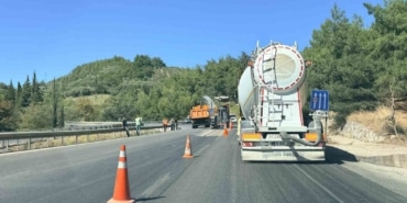 BURSA’DA KARAYOLLARI EKİPLERİNİN ÇALIŞMA YAPTIĞI DÜRDANE RAMPASINDA TRAFİK YOĞUNLUĞU YAŞANIYOR.