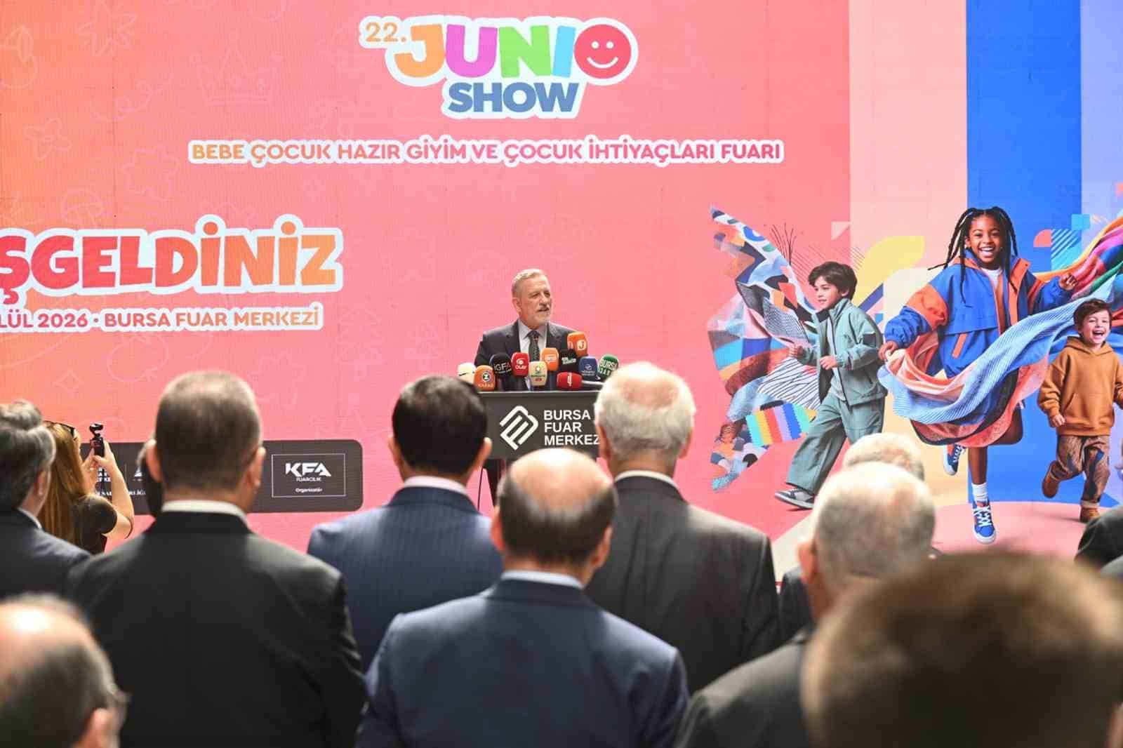 BURSA TİCARET VE SANAYİ ODASI (BTSO) İŞTİRAKİ KFA FUARCILIK İLE BEBE ÇOCUK KONFEKSİYONU SEKTÖRÜ SANAYİCİ VE İŞ İNSANLARI DERNEĞİ (BEKSİAD) İŞ BİRLİĞİNDEBU YIL 22’NCİSİ DÜZENLENEN JUNİOSHOW BURSA ULUSLARARASI BEBE, ÇOCUK HAZIR GİYİM VE ÇOCUK İHTİYAÇLARI FUARI, BURSA FUAR MERKEZİ’NDE KAPILARINI AÇTI. BEBE VE ÇOCUK KONFEKSİYONUNDA TÜRKİYE’NİN ÜRETİM VE İHRACAT ÜSSÜ OLAN BURSA’NIN TASARIM GÜCÜNÜ KÜRESEL VİTRİNE TAŞIYAN FUAR, YERLİ VE YABANCI PROFESYONEL ALICILARI SEKTÖR TEMSİLCİLERİYLE BULUŞTURDU.