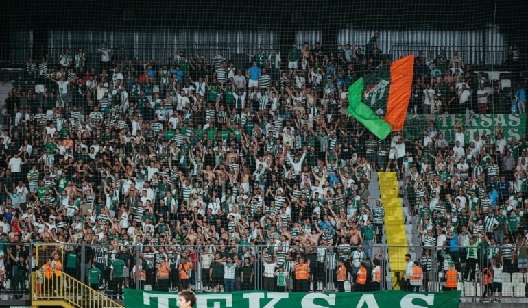 TRENDYOL 1. LİG'İN 6. HAFTASINDA DEPLASMANDA OYNANAN MANİSA FK KARŞILAŞMASININ ARDINDAN BURSASPOR, "ÇİRKİN VE KÖTÜ TEZAHÜRAT" İLE "SAHA OLAYLARI" GEREKÇELERİYLE PFDK'YA SEVK EDİLDİ.
