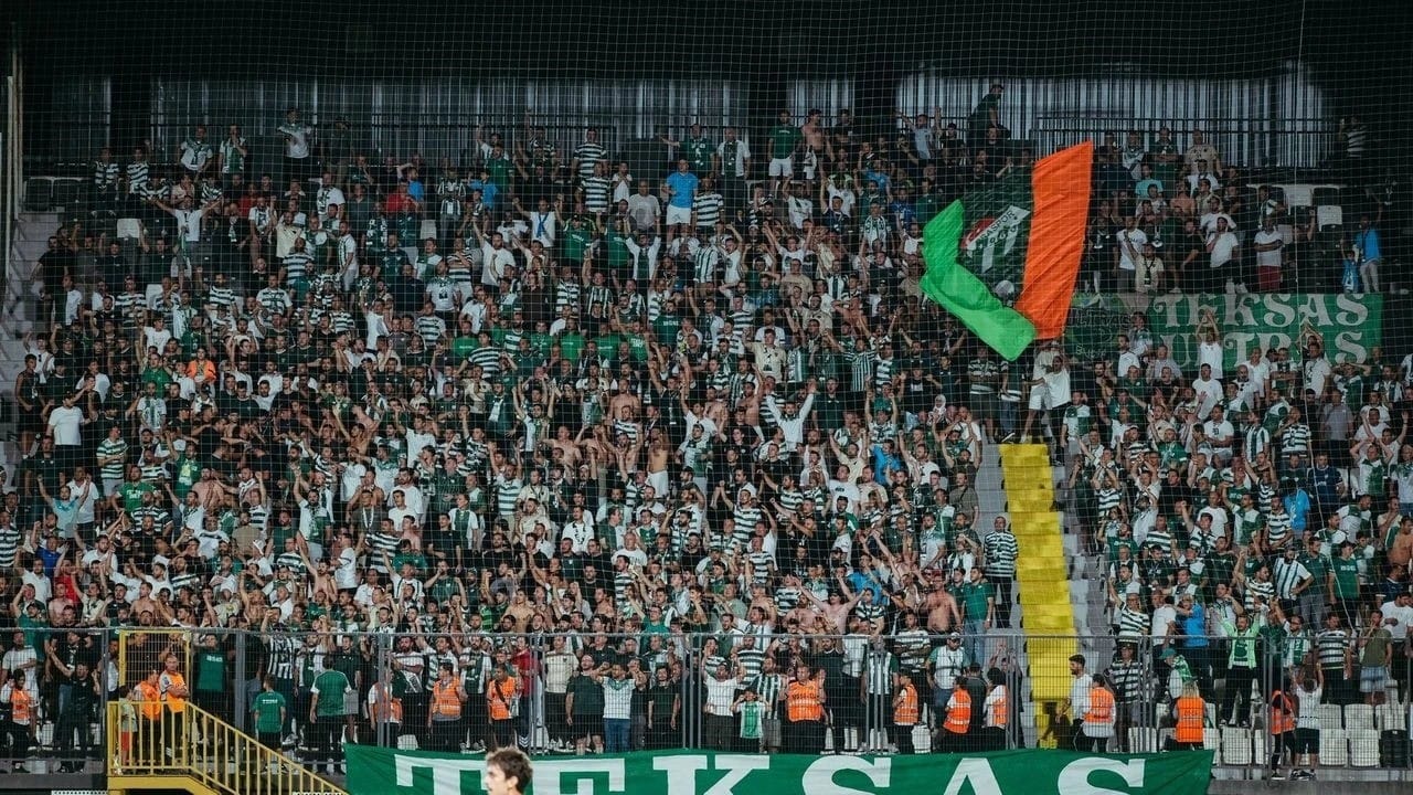 TRENDYOL 1. LİG'İN 6. HAFTASINDA DEPLASMANDA OYNANAN MANİSA FK KARŞILAŞMASININ ARDINDAN BURSASPOR, "ÇİRKİN VE KÖTÜ TEZAHÜRAT" İLE "SAHA OLAYLARI" GEREKÇELERİYLE PFDK'YA SEVK EDİLDİ.