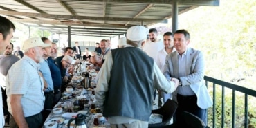 OSMANGAZİ BELEDİYE BAŞKANI ERKAN AYDIN, ULUDAĞ YİĞİTALİ KADINLARI TARIMSAL KALKINMA KOOPERATİFİ’NİN DAVETİ ÜZERİNE KIRSAL YİĞİTALİ MAHALLESİ’Nİ ZİYARET ETTİ. MAHALLEDE ÜRETİCİ KADINLAR VE VATANDAŞLARLA BİR ARAYA GELEN AYDIN, KOOPERATİFİN ÇALIŞMALARI HAKKINDA BİLGİ ALARAK, MAHALLE SAKİNLERİNİN TALEP VE BEKLENTİLERİNİ DİNLEDİ.
