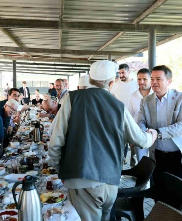 OSMANGAZİ BELEDİYE BAŞKANI ERKAN AYDIN, ULUDAĞ YİĞİTALİ KADINLARI TARIMSAL KALKINMA KOOPERATİFİ’NİN DAVETİ ÜZERİNE KIRSAL YİĞİTALİ MAHALLESİ’Nİ ZİYARET ETTİ. MAHALLEDE ÜRETİCİ KADINLAR VE VATANDAŞLARLA BİR ARAYA GELEN AYDIN, KOOPERATİFİN ÇALIŞMALARI HAKKINDA BİLGİ ALARAK, MAHALLE SAKİNLERİNİN TALEP VE BEKLENTİLERİNİ DİNLEDİ.