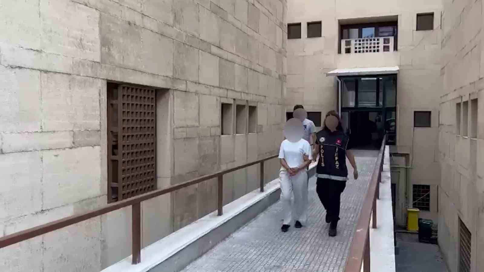 BURSA’DA ARANAN ŞAHISLARIN YAKALANMASINA YÖNELİK DÜZENLENEN OPERASYONLARDA, HAKLARINDA TOPLAM 76 YIL 9 AY HAPİS CEZASI BULUNAN 3 HÜKÜMLÜ YAKALANDI.