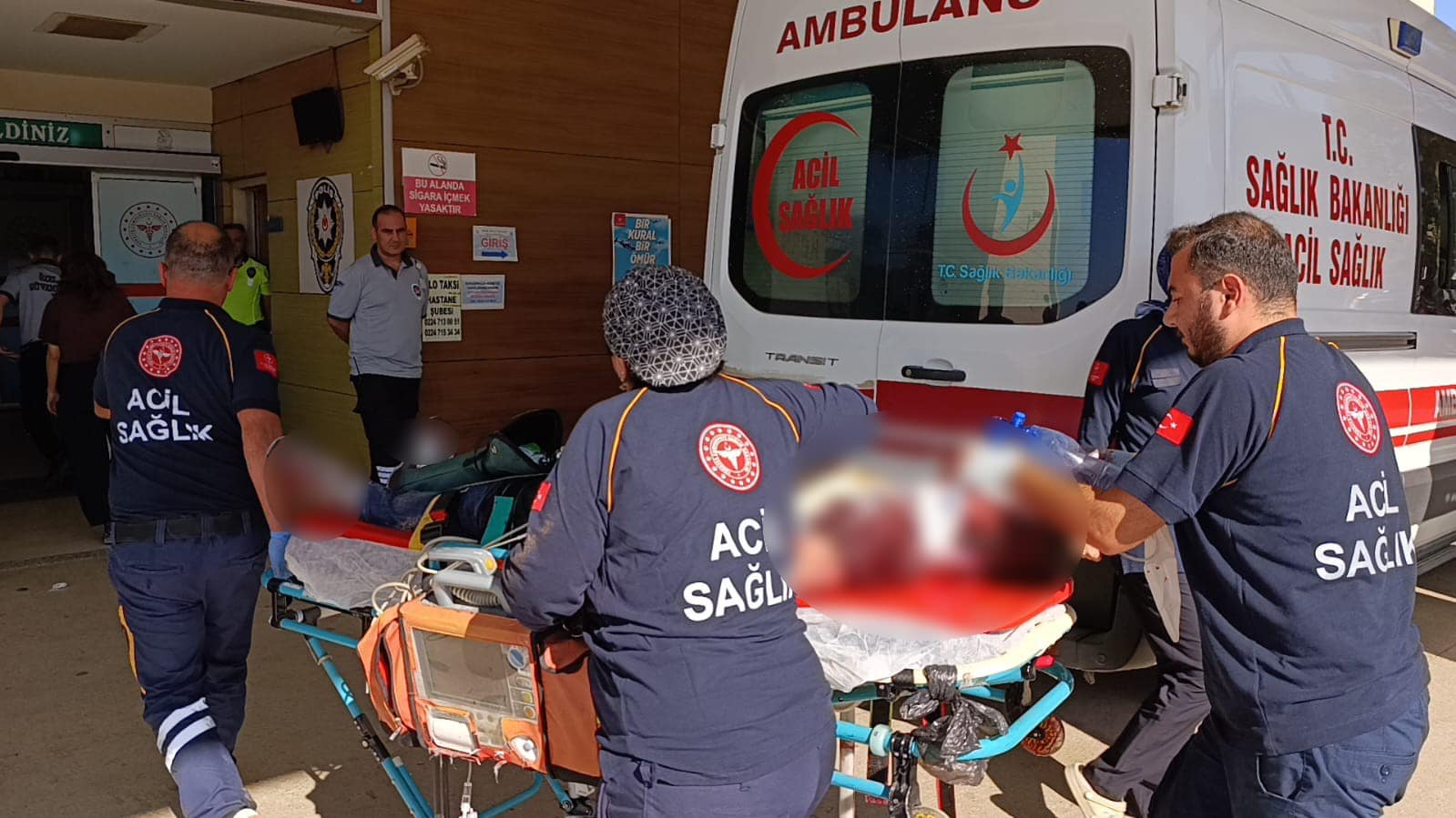 BURSA’NIN İNEGÖL İLÇESİNDE FAALİYET GÖSTEREN BİR MOBİLYA FABRİKASINDA MEYDANA GELEN İŞ KAZASINDA BAŞI MAKİNEYE SIKIŞAN İŞÇİ KALDIRILDIĞI HASTANEDE HAYATINI KAYBETTİ.