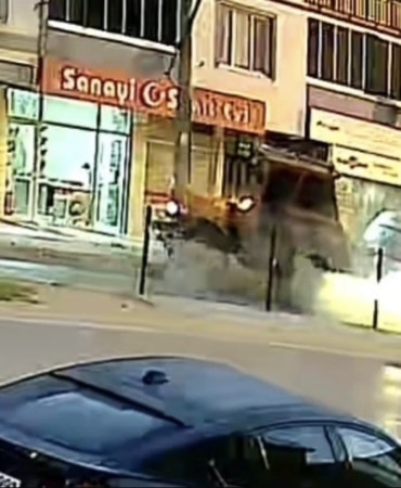 BURSA’DA 10 KİŞİNİN YARALANDIĞI FECİ KAZA KAMERADA