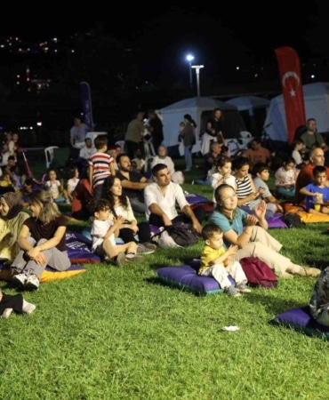BURSA BÜYÜKŞEHİR BELEDİYESİ’NİN BİLİMİN EĞLENCELİ DÜNYASINI ÇOCUKLAR VE GENÇLERDE BİR MERAK YOLCULUĞUNA DÖNÜŞTÜRMEK AMACIYLA DÜZENLEDİĞİ ‘MOBİLFEST 2026’NIN 6. DURAĞI, HÜDAVENDİGAR KENT PARKI OLDU.